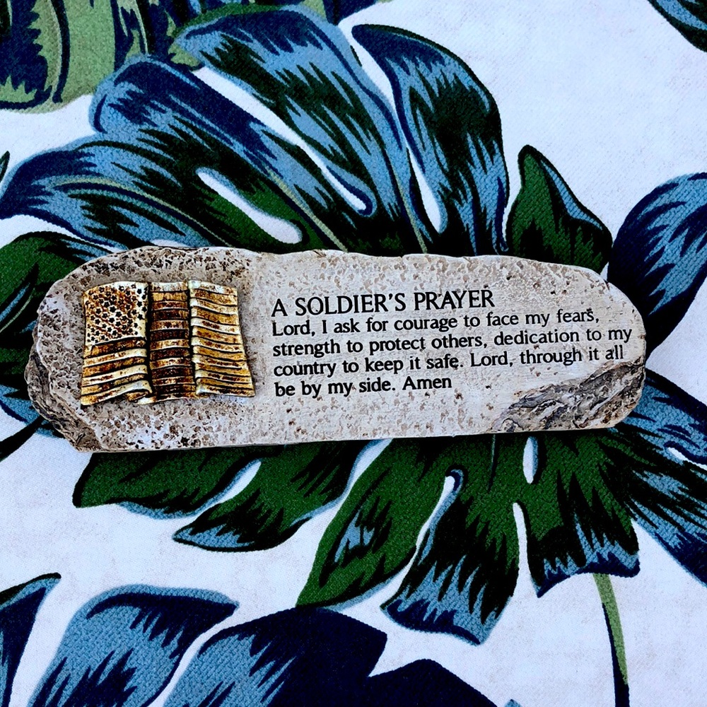 Soldier’s Prayer table shelf plaque decoration